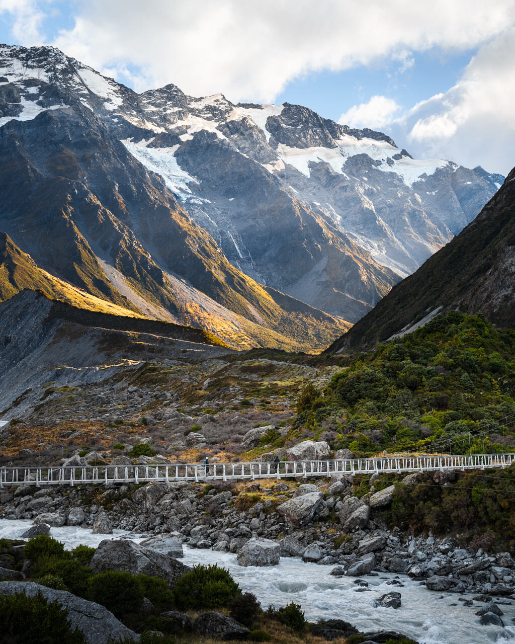 Sun rays beaming through the Hooker Valley above the first swing bridge on the Hooker Valley Track