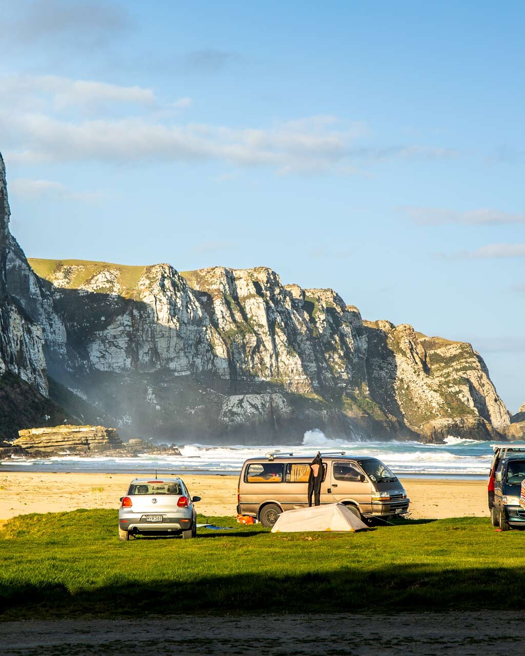 Campervans camping in Purakaunui Bay camping ground in the Catlins
