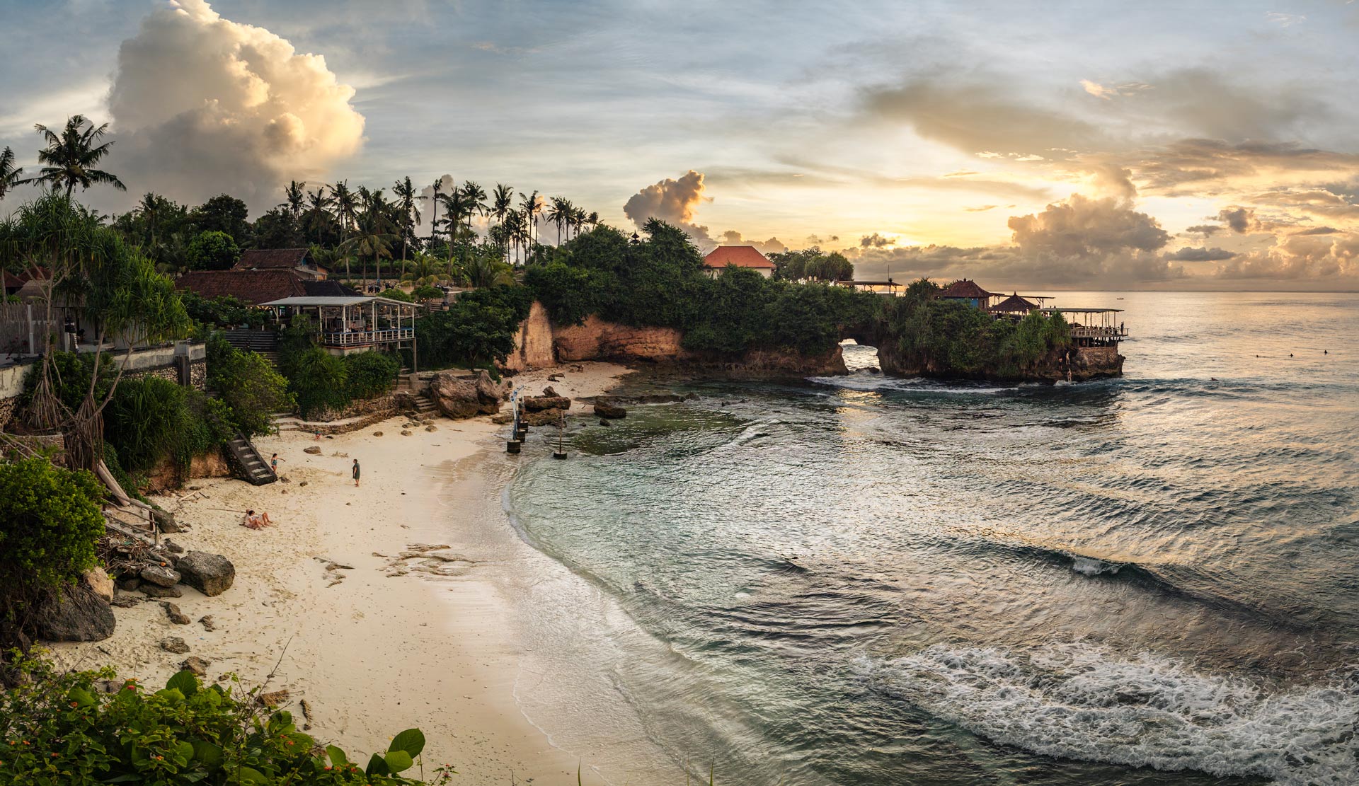 Sunset on Nusa Ceningan at Secret Point Beach