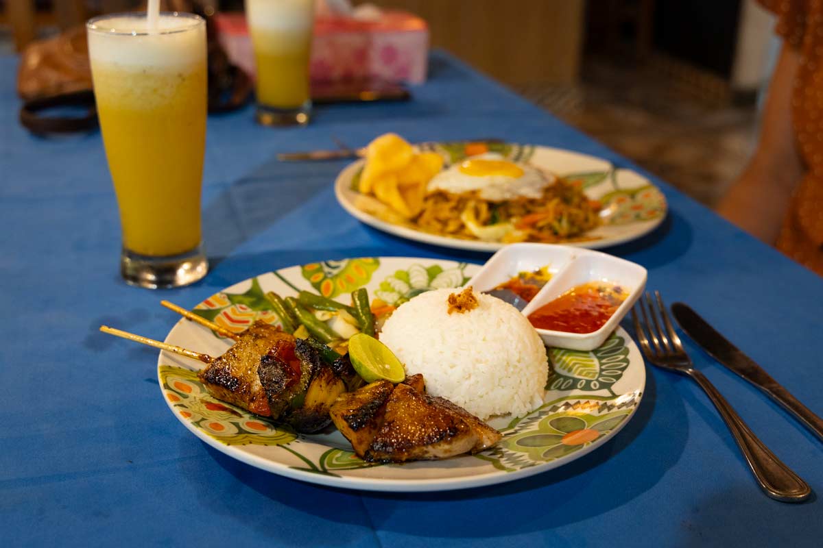 Skewers and Nasi Goreng at Yuyu's Resto on Nusa Ceningan